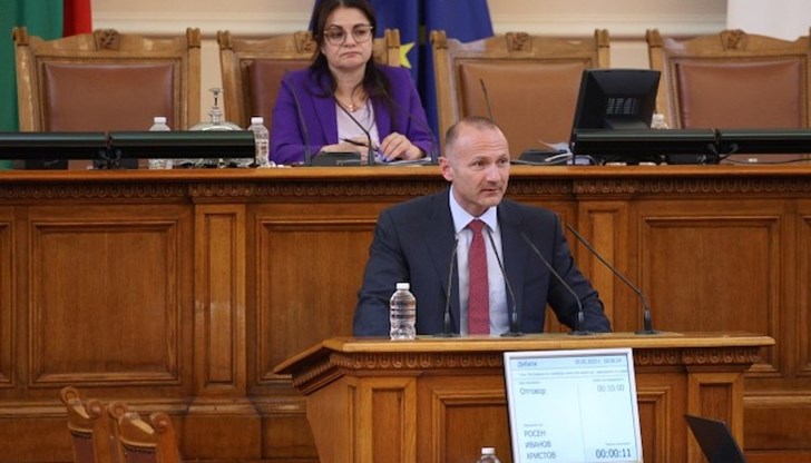 Георги Свиленски поиска от енергийния да върне заплатите си, "защото в крайна сметка Вие сте министър, Вие вземате заплата, а работата ще я вършат народните представители"