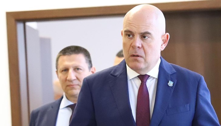 На същото заседание ВСС следва да се произнесе и по допустимостта на искането за освобождаване на главния прокурор На същото заседание ВСС следва да се произнесе и по допустимостта на искането за освобождаване на главния прокурор