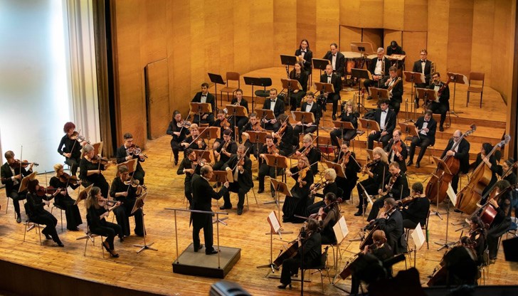 С този концерт завършва интегралният концертен цикъл, в който Емил Табаков представи пред русенската публика всички симфонии на Бетовен