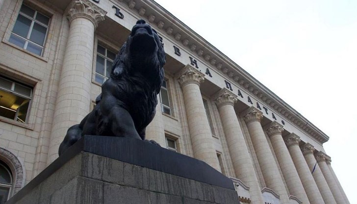 Той ще бъде утре в 11:00 часа пред съдебните палати в цялата страна Той ще бъде утре в 11:00 часа пред съдебните палати в цялата страна