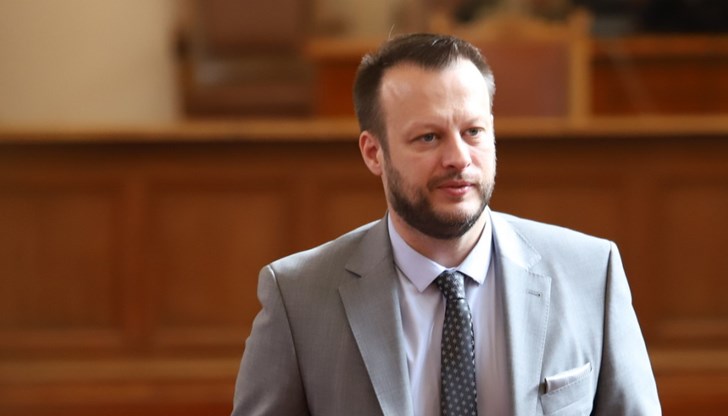 Народният представител обясни, че хората по улиците го спират и му казват, че всичко прилича на един голям цирк Народният представител обясни, че хората по улиците го спират и му казват, че всичко прилича на един голям цирк