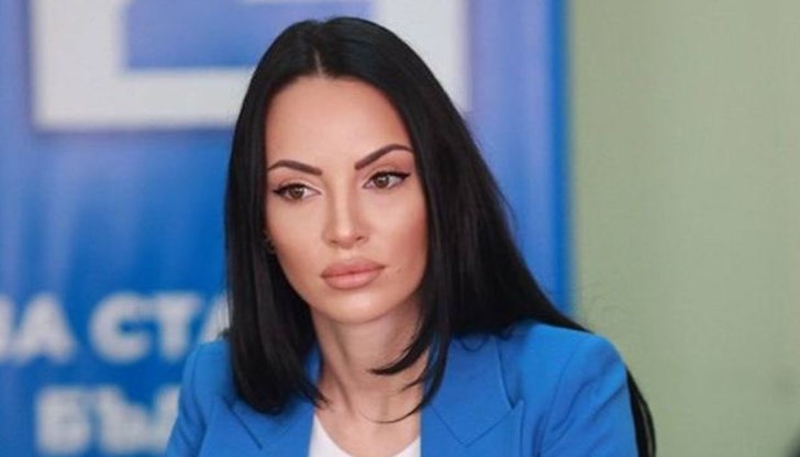 Славена Точева иска проверка на почти тройно по-слабия индивидуален вот за Стела Николова