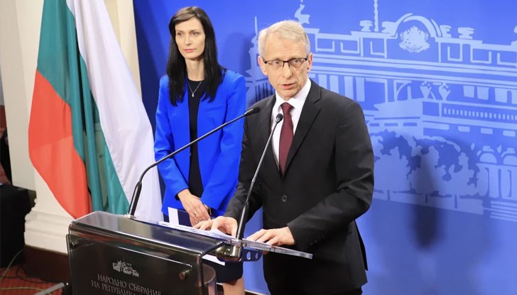 Габриел и Денков ще трябва да убедят техните партийни кадри, че това е най-добрият начин да се преодолее кризата, посочва агенция Асошиейтед прес