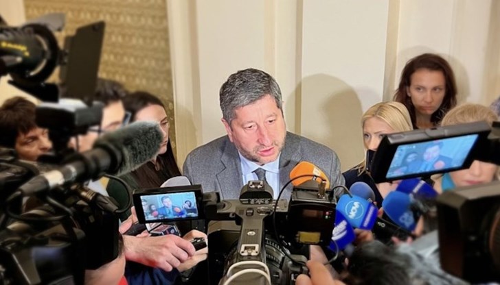 Искаме да видим дали става думата за дълбока промяна в прокуратурата, или просто за освобождаване от един уморен, износен, изживял времето си кон, заяви съпредседателят на “Демократична България”