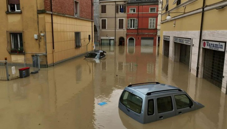 Препоръчваме на българските граждани да не предприемат пътувания в засегната от наводнения зона, допълниха от външното министерство