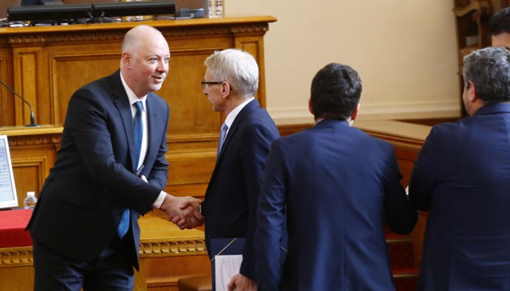 Двете формации обсъждат идеята за ротационен премиер, пръв ще е Николай Денков Двете формации обсъждат идеята за ротационен премиер, пръв ще е Николай Денков