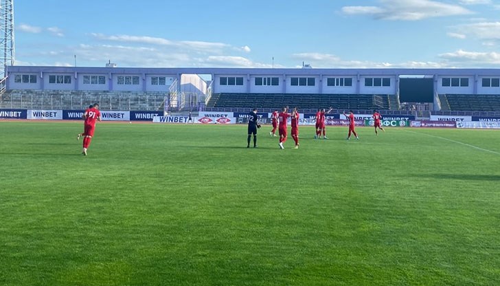 Венцислав Митрев е взел решения, които са предпочели единия отбор в ущърб на другия, пишат от клуба в своя позиция