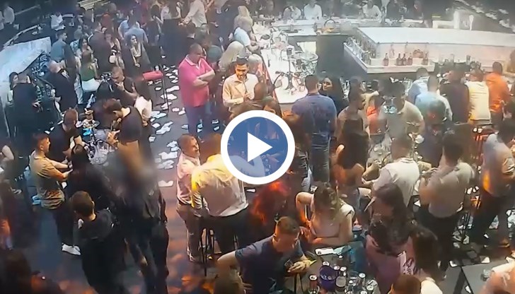 Посетителите са били накарани да клякат голи, за да се провери дали в части на тялото не са укрити количества наркотици.