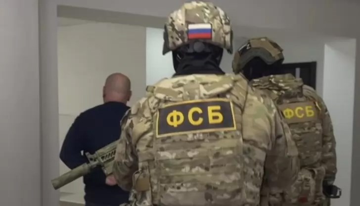 Федералната служба за сигурност твърди, че Д. Петранов е свързан с контрабанда на взривни вещества и оръжие