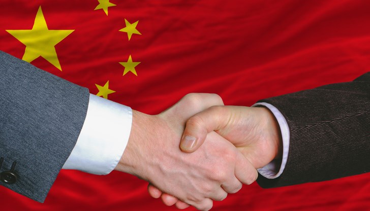 Посещението идва, след като китайският лидер Си Дзинпин разговаря с украинския си колега Володимир Зеленски