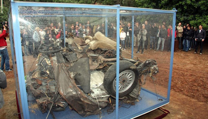 Не, това не е кола от кортежа на Гешев. Това е кола от кортежа на прокурора Джовани Фалконе, взривен през 1992 г. с 500 кг. тротил
