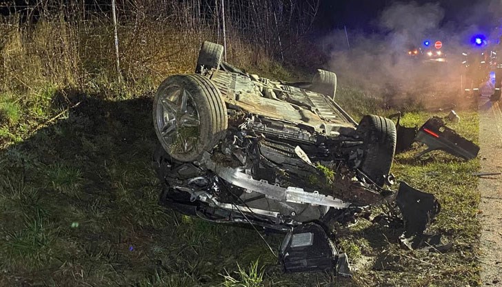 Спътничката му е откарана в болница Спътничката му е откарана в болница