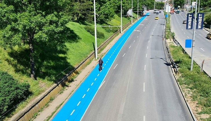 Дали цветното покритие е достатъчно устойчиво на дъждове и на различни метереологични условия предстои да разберем