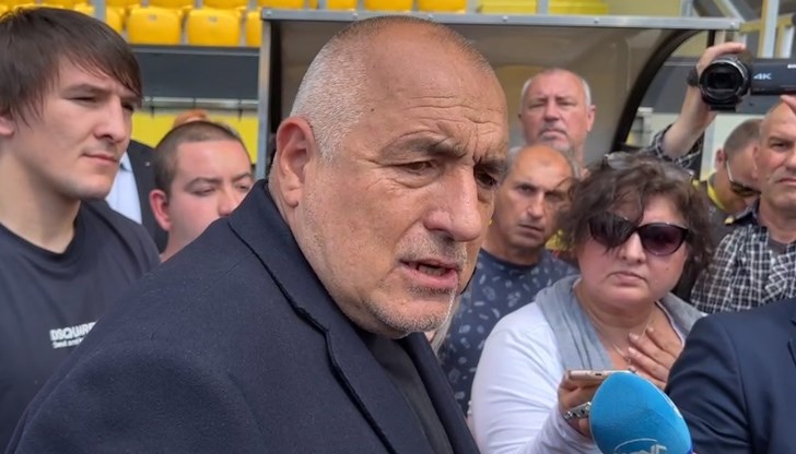 Лидерът на ГЕРБ се включи на живо от стадиона в Пловдив