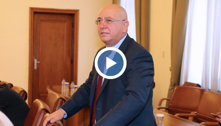 Габриел от 20 години не е в България и не познава страната, заяви експертът