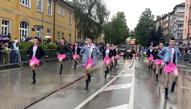 Момичетата се включиха в 100-годишното издание на традиционното за Габрово събитие