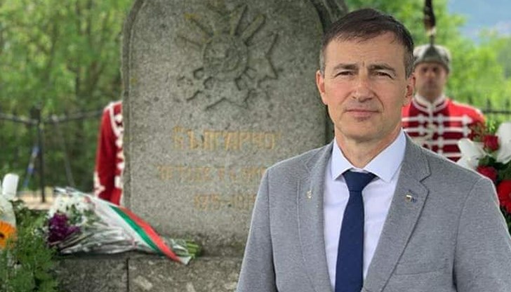 Имаше само един лист хартия, на който пишеше, че не ни се разрешава да влезем в страната, коментира българският евродепутат