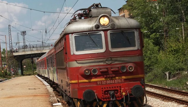Движението на влаковете в гара Варна е затруднено