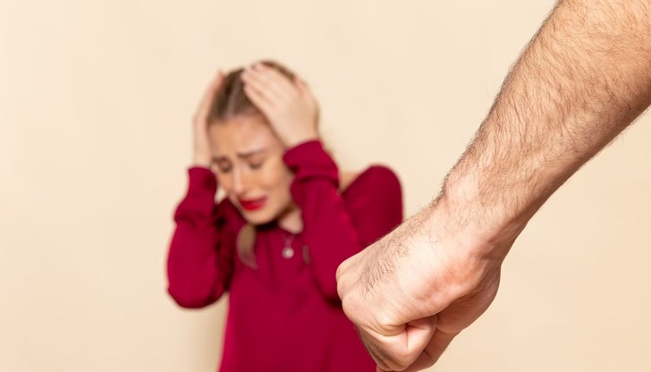 Към месец май миналата година жертви на домашно насилие са станали 409 деца и близо 1300 жени Към месец май миналата година жертви на домашно насилие са станали 409 деца и близо 1300 жени