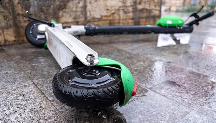 12-годишното момиче е прието в болница с комоцио и подкожен хематом на главата