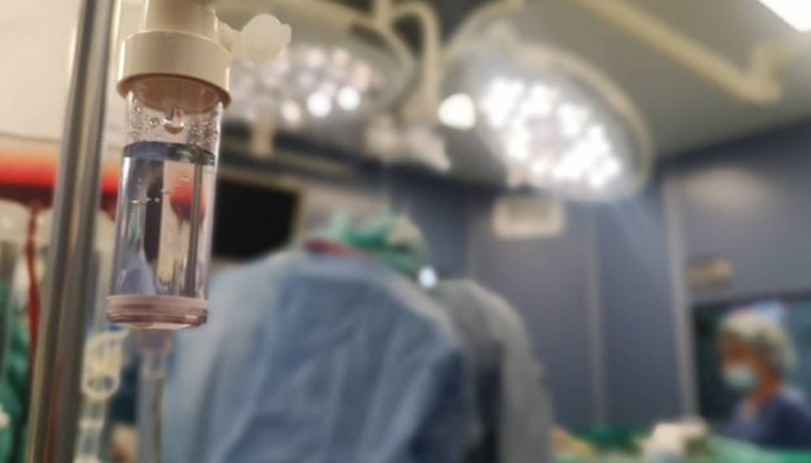 Наложила се спешна операция, за да бъде извадена лепкавата маса от стомаха му Наложила се спешна операция, за да бъде извадена лепкавата маса от стомаха му