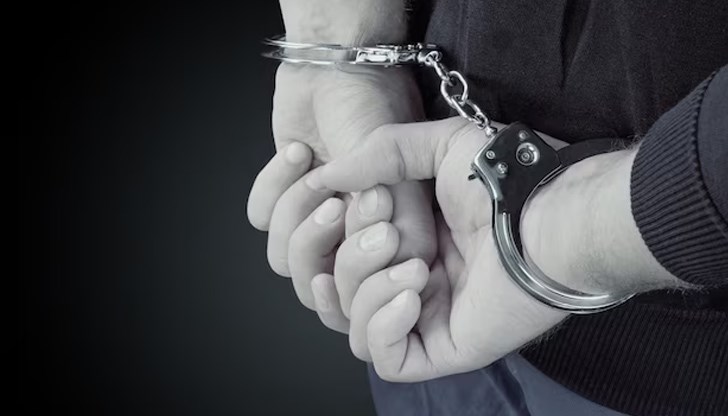 Автомобилът е блъснал пешеходците и след това се е ударил в метален стълб