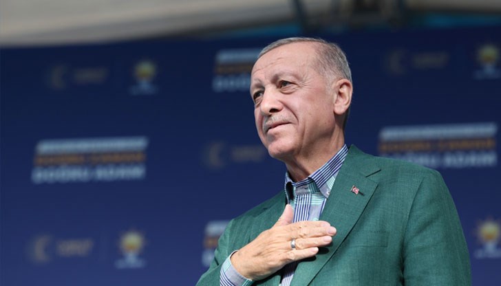 Турският президент добави, че увеличението на заплатите на държавните служители автоматично ще се отрази и в пенсиите