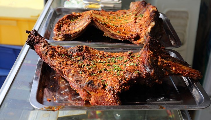 Трапезата на Гергьовден не може да е без агнешко месо, независимо дали в дома имате именик или не Трапезата на Гергьовден не може да е без агнешко месо, независимо дали в дома имате именик или не