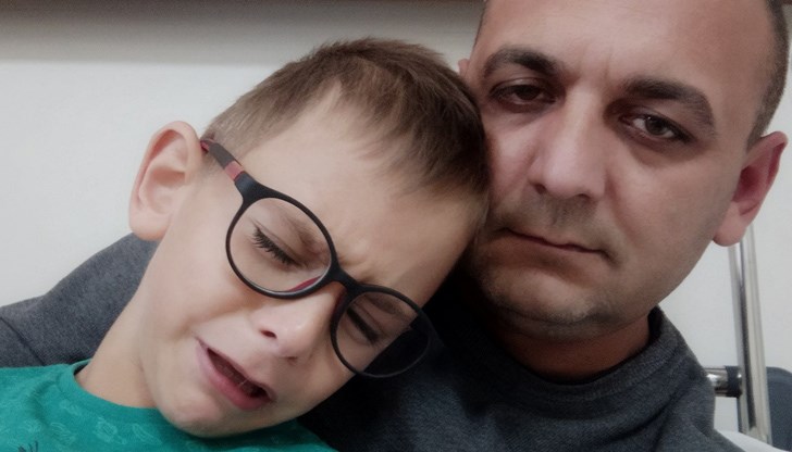 Всеки месец детето преминава през двуседмично лечение в турска клиника, а процедурите струват над 120 000 лева годишно Всеки месец детето преминава през двуседмично лечение в турска клиника, а процедурите струват над 120 000 лева годишно