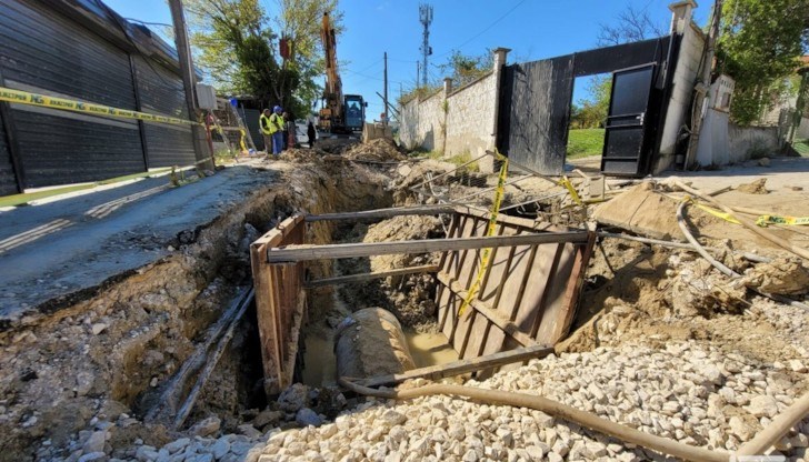 Цяла улица е пропаднала при ремонтни дейности на ВиК във варненската местност „Пчелина“
