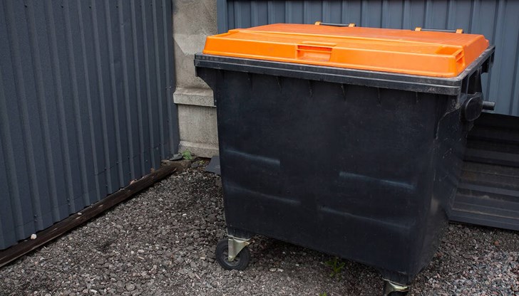 Жената, родила бебетата, е на 16 години и е идентифицирана от полицията Жената, родила бебетата, е на 16 години и е идентифицирана от полицията