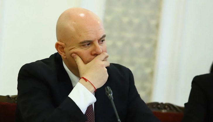 Много е вероятно да започнат да се вадят кирливи ризи, защото един главен прокурор знае доста, каза Кънчо Стойчев Много е вероятно да започнат да се вадят кирливи ризи, защото един главен прокурор знае доста, каза Кънчо Стойчев