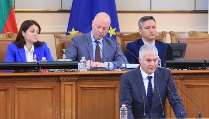 Тошко Йорданов предположи, че изнесената от Пламен Тончев информация се отнася до Весела Чернева, която е заемала поста на съветник на Кирил Петков Тошко Йорданов предположи, че изнесената от Пламен Тончев информация се отнася до Весела Чернева, която е заемала поста на съветник на Кирил Петков