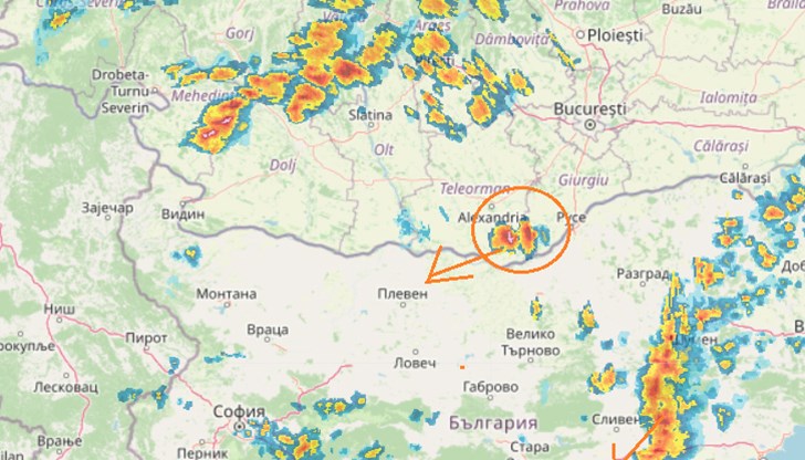 На 5 - 10 километра западно от Русе се завихря гръмотевична буря На 5 - 10 километра западно от Русе се завихря гръмотевична буря