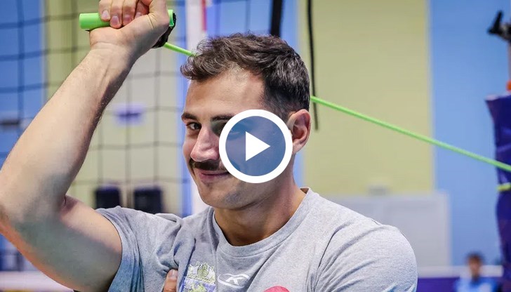 Аксел Трухчев игра за тима на "Нефтохимик"