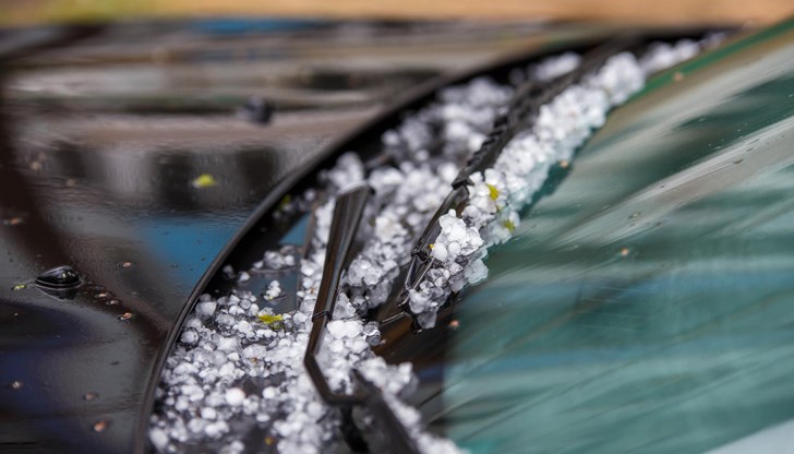 Вечерта ще се развива купеста и купесто-дъждовна облачност и ще има краткотрайни валежи, придружени с гръмотевици Вечерта ще се развива купеста и купесто-дъждовна облачност и ще има краткотрайни валежи, придружени с гръмотевици