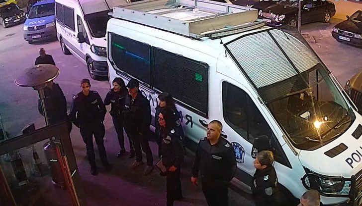 Докато полицията съблича за джойнт, остава сляпа за големите наркоразпространители Докато полицията съблича за джойнт, остава сляпа за големите наркоразпространители