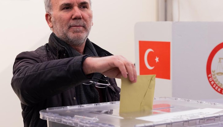Президентските и парламентарните избори в Турция ще се произведат на 14 май, но вотът в чужбина започна още на 27 април