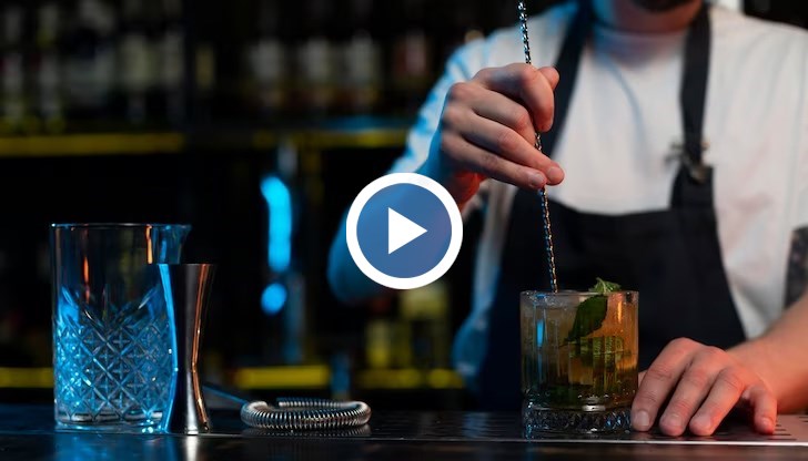 Те не са толкова способни, но пък са възпитани в духа на обслужването, обясни президентът на Българската асоциация на барманите Пенчо Пенчев