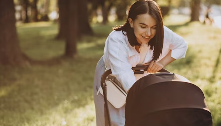 При поставяне на по-малко дете в нея, то може да се изхлузи от нея и да падне, което да доведе до наранявания При поставяне на по-малко дете в нея, то може да се изхлузи от нея и да падне, което да доведе до наранявания