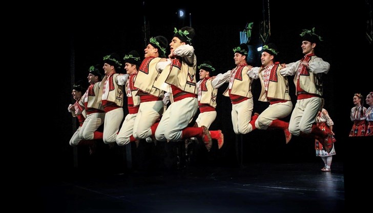 Фолклорен танцов театър “Найден Киров” ще изнесе 90-минутен концерт в Доходното здание