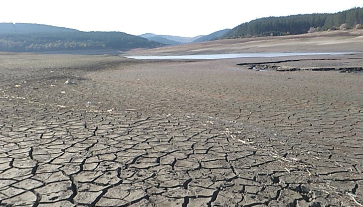Водната криза е резултат на дългогодишно източване на питейна вода за промишлени нужди