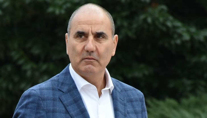 Хората се страхуват да не загубят работата си, ако изразят позиция против ГЕРБ, каза Цветанов Хората се страхуват да не загубят работата си, ако изразят позиция против ГЕРБ, каза Цветанов