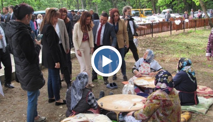 Събитието събра стотици хора в местността „Лагера“