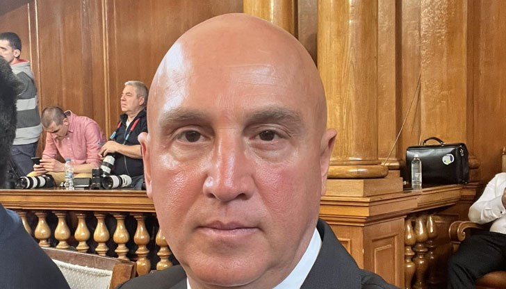 Служебното правителство ще похарчи 150 милиона лева за локомотиви, като отстранява кандидат, който може да ги осигури за 21 милиона лева Служебното правителство ще похарчи 150 милиона лева за локомотиви, като отстранява кандидат, който може да ги осигури за 21 милиона лева