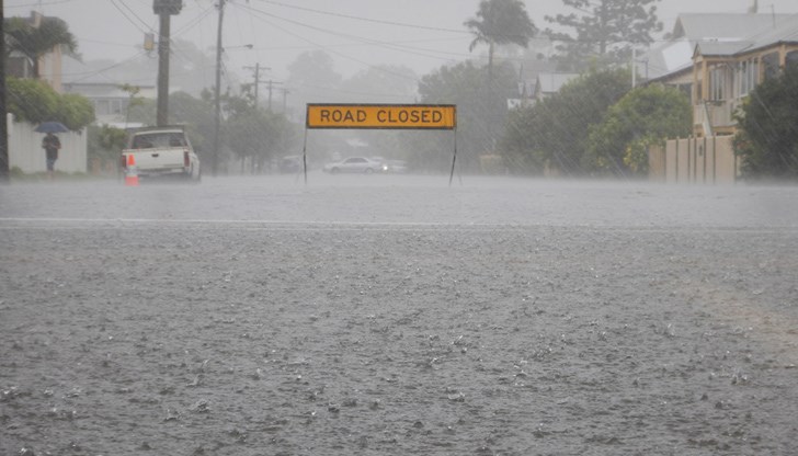 Бедствието наложи евакуацията на хиляди хора от засегнатите райони Бедствието наложи евакуацията на хиляди хора от засегнатите райони