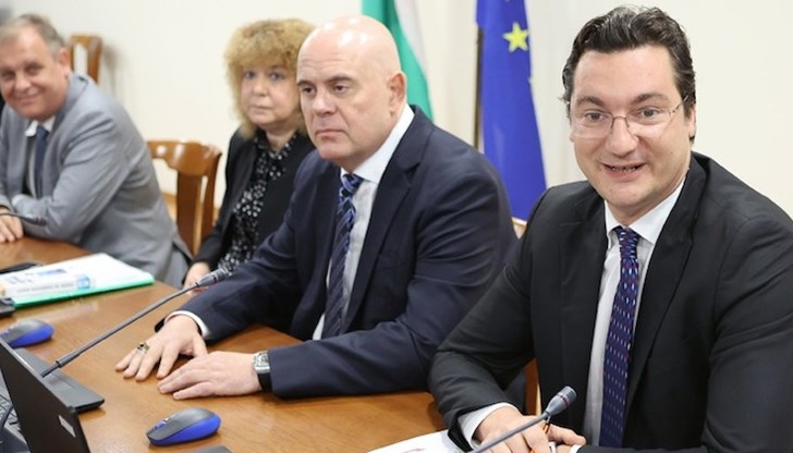 "За" гласуваха 14 от членовете на Съвета