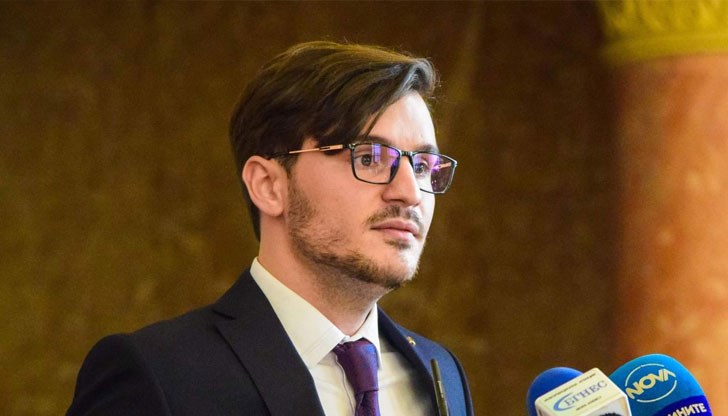 ГЕРБ вадят своя еврокомисар, а ПП поставят Николай Денков, който не е с авторитета на Мария Габриел, смята Атанас Радев ГЕРБ вадят своя еврокомисар, а ПП поставят Николай Денков, който не е с авторитета на Мария Габриел, смята Атанас Радев