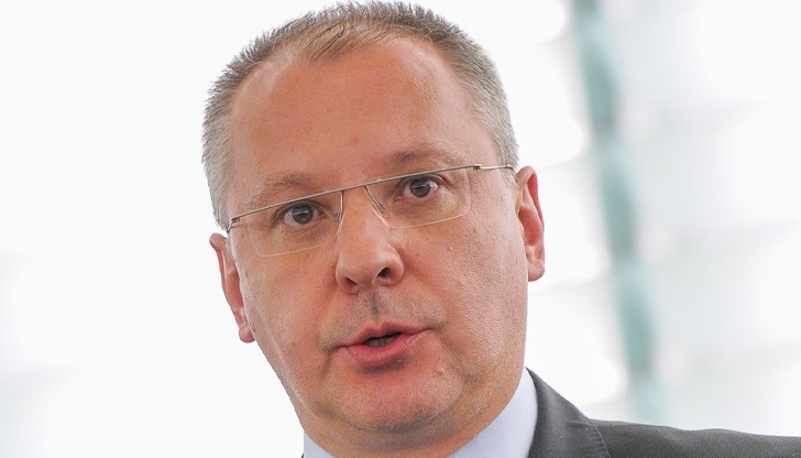 При експертен кабинет всичко ще бъде зад кулисите, коментира той При експертен кабинет всичко ще бъде зад кулисите, коментира той