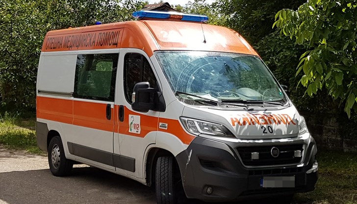 Жената била транспортирана в болница и настанена за наблюдение поради съмнение за комоцио